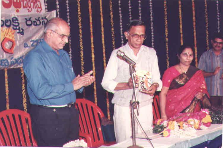 Sri.Vakati-Pandurangarao-editur-Andhra-Prabha-weeklyReleasing-Agnikiranam